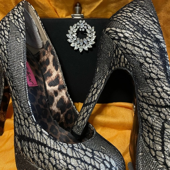 Sz 7 Black Gold Lace Betsy Johnson Platform Heels - Picture 4 of 7